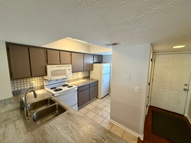 Building Photo - 701 New Horizon St