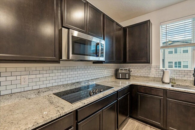 Building Photo - 623 E 460 S
