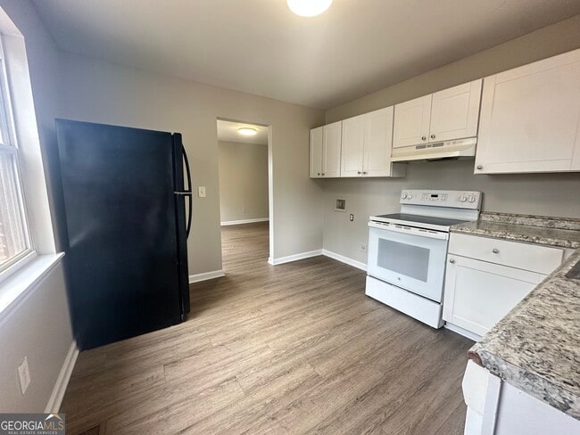 Building Photo - 1131 White Oak Dr