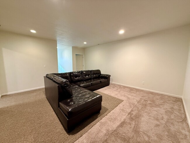 Building Photo - 737 3400 W