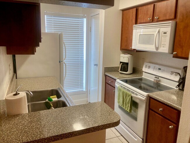 Building Photo - 3506 Cove View Blvd