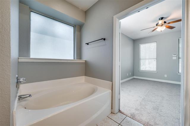 Building Photo - 9801 Cedarcrest Dr