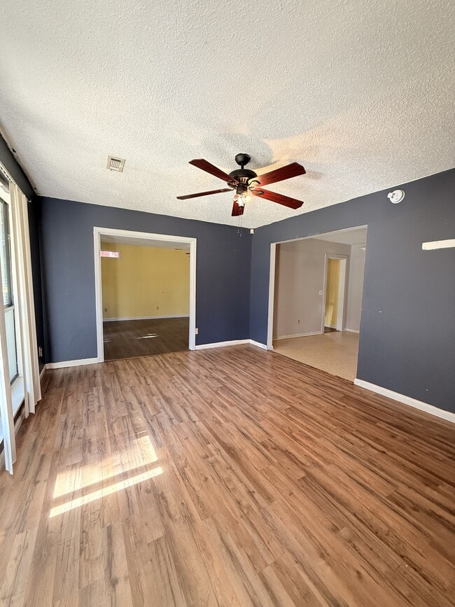 Building Photo - 610 18th St