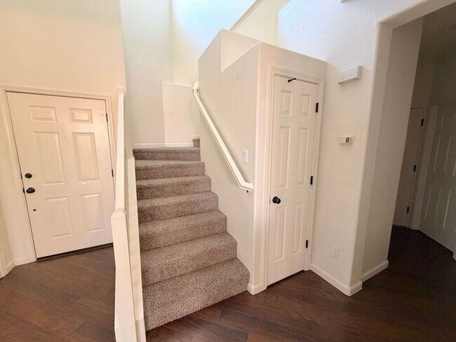 Building Photo - NW Reno Two Story - Beautiful Finishes with Mountain Views