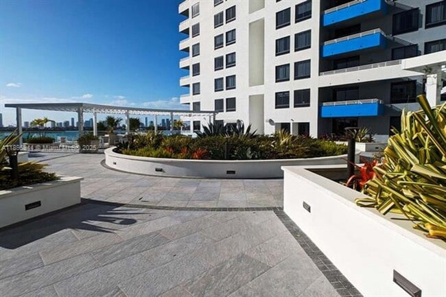 Building Photo - 1330 West Ave