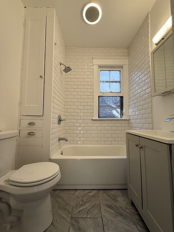 Building Photo - 898 Myrtle Ave