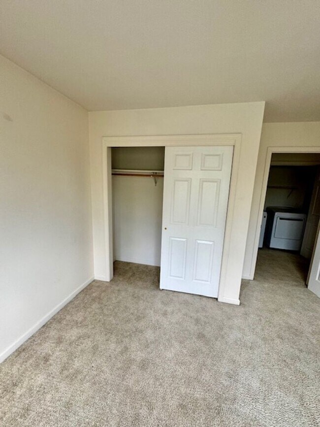 Building Photo - 3 Bedroom, 2 Bathroom 4-Plex