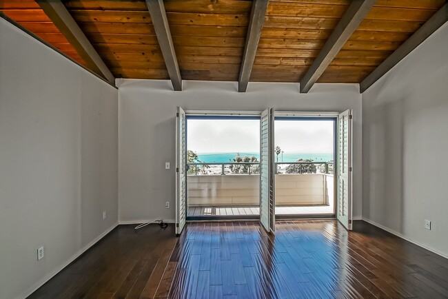 Building Photo - REMODELED, SPACIOUS & BRIGHT OCEAN-FACING CONDO IN BEAUTIFUL COMPLEX PERCHED ABOVE HOLLYWOOD RIVI...