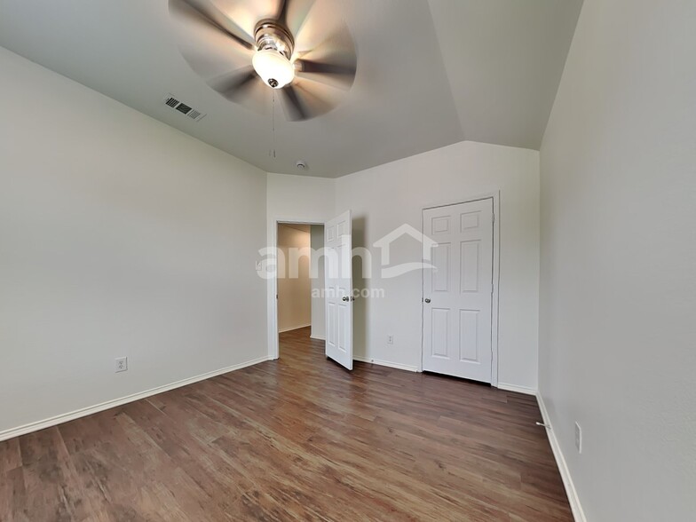 Building Photo - 429 Bell Dr