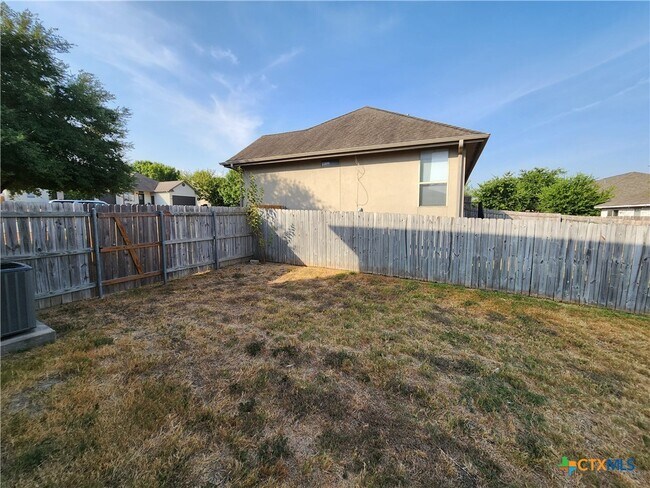 Building Photo - 3014 Green Mountain Dr