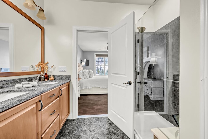 Building Photo - 8 Highridge Rd