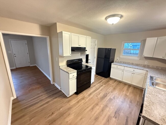 Building Photo - 3 Bed 1 Bath Springfield, MO