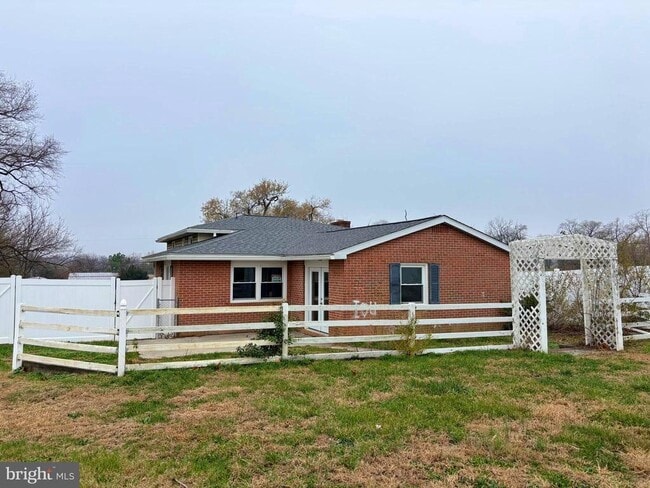 Building Photo - 105 Cotta Ln