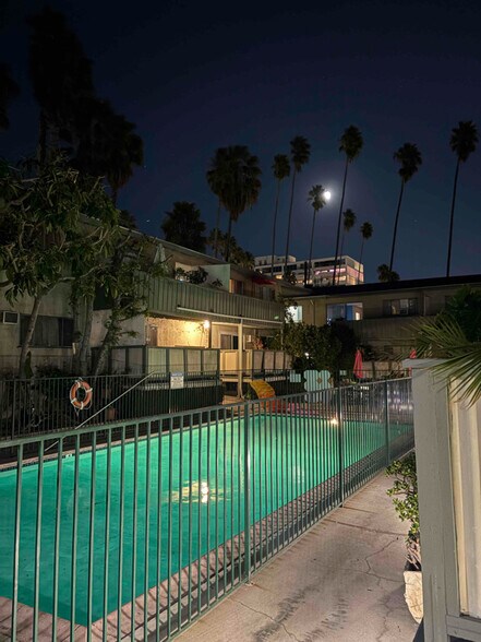 Primary Photo - 7254 Hollywood Blvd