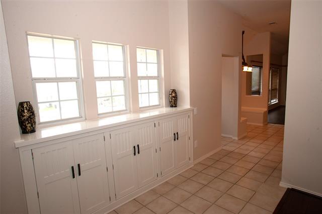 Building Photo - 2406 Hillside Dr