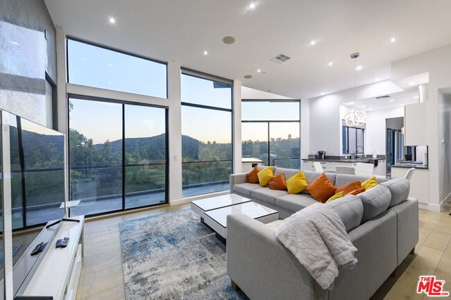 Building Photo - 2271 Gloaming Way