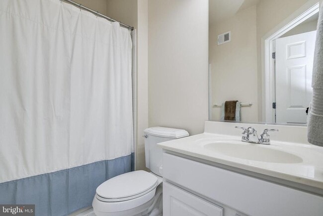 Building Photo - 610 Eden Pl