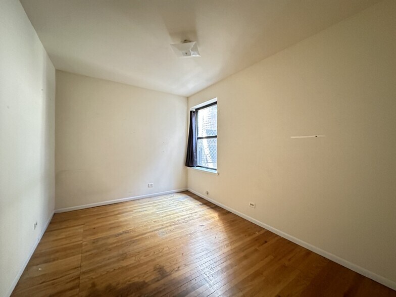 Building Photo - 3147 W Medill Ave