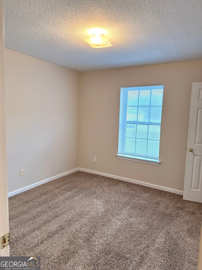 Building Photo - 412 Lawnwood Ct