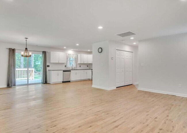 Building Photo - Modern Coastal Retreat | 3BR/2BA Home Buil...