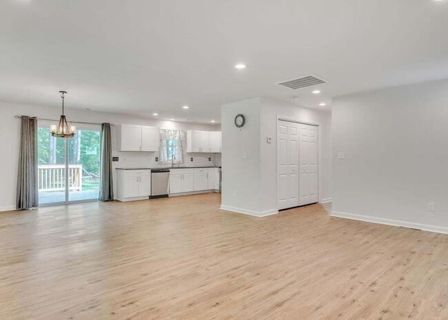 Primary Photo - Newer 3-bedroom home available now in Colonial Beach!