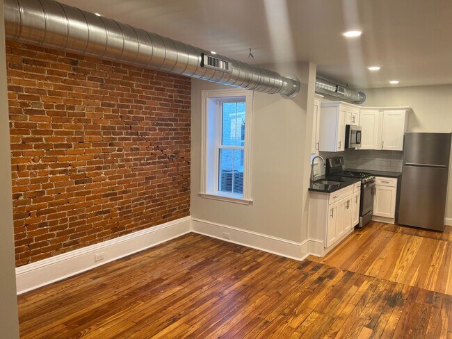 Building Photo - 710 Columbia Ave