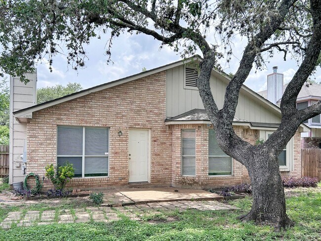 Building Photo - Charming 3-Bedroom Home in Great Northwest with Fireplace & Shaded Backyard