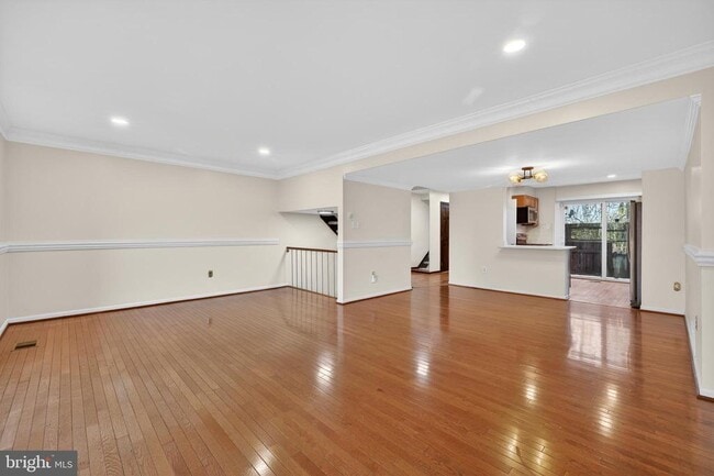 Building Photo - 9250 Three Oaks Dr