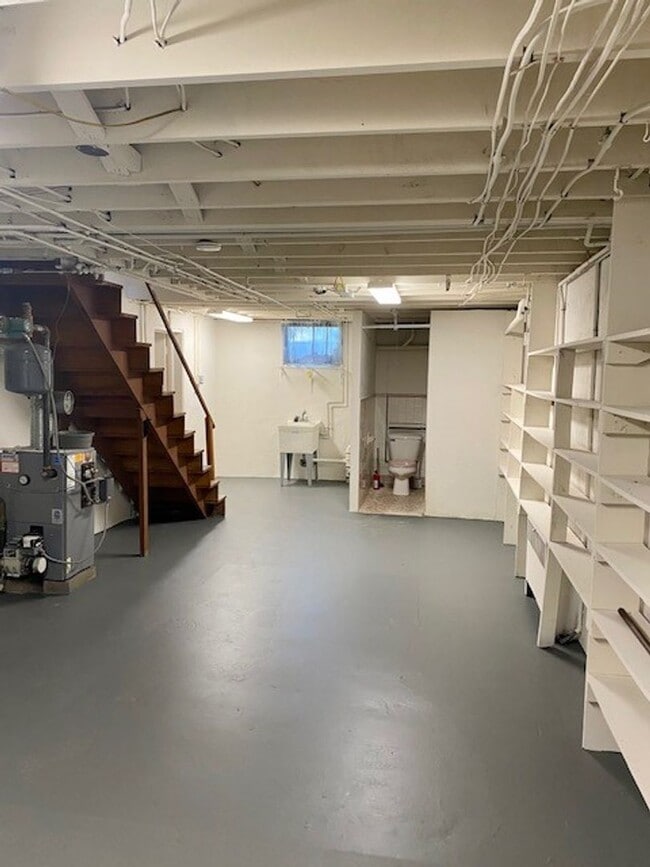 Building Photo - Large 3 Bedroom on Two Acres!