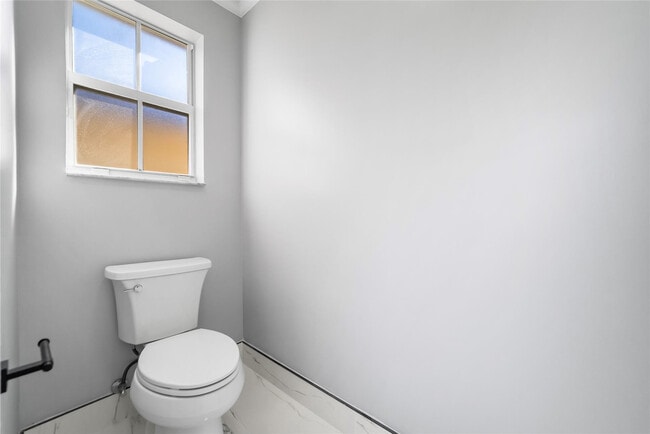 Building Photo - 15580 SW 49th Ct