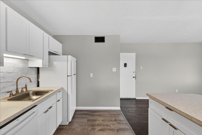 Building Photo - The Penthouse