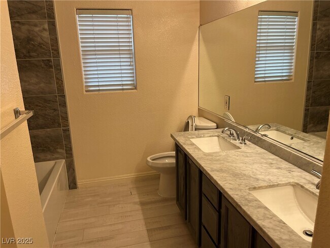 Building Photo - 5764 Yellowcrest Ct