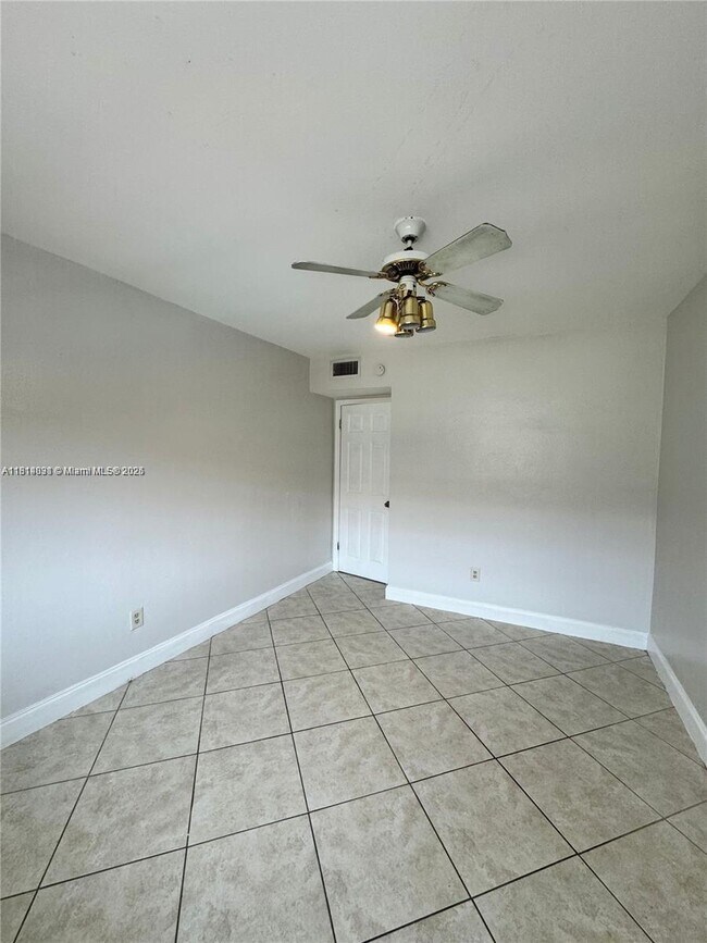 Building Photo - 9370 SW 87th Ave