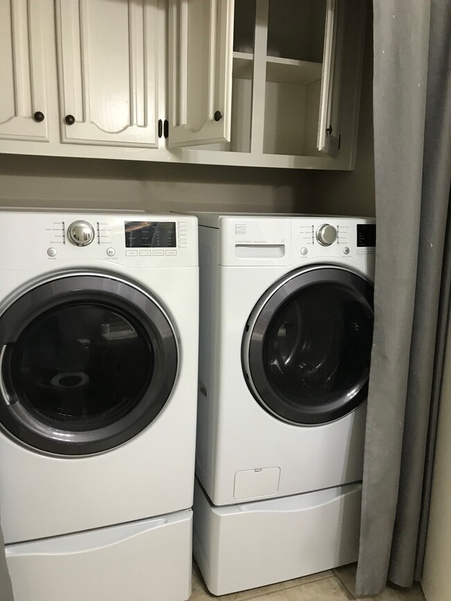 Washer/dryer - 469 Highland Creek Pkwy