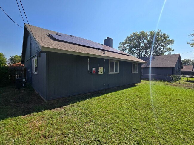 Building Photo - 2408 Windmill Dr