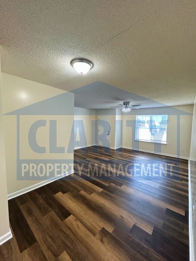 Building Photo - Quiet location in North Cleveland!