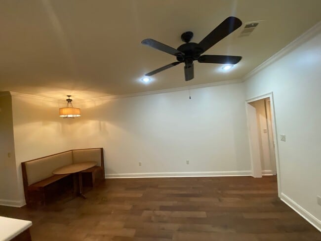 Building Photo - 1016 Villa Dr