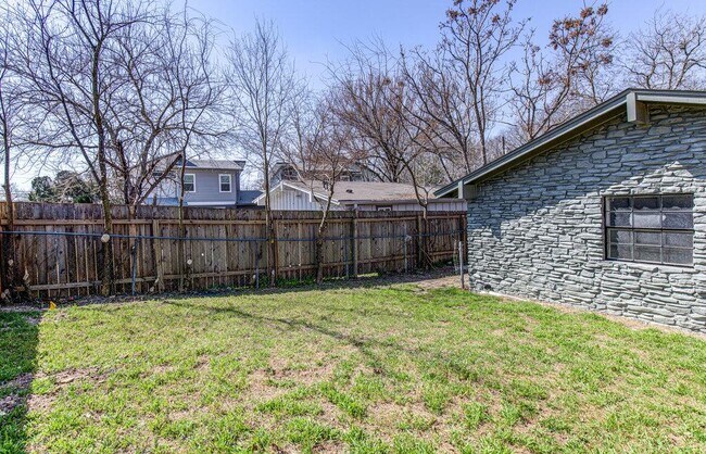 Building Photo - 5706 Gloucester Ln