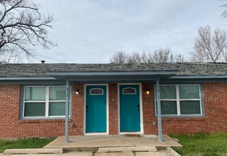 Building Photo - 815 E Lindsey St
