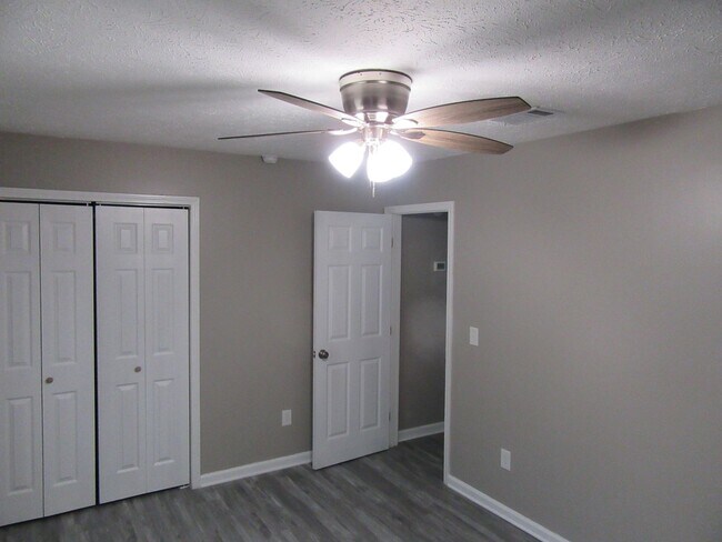 Building Photo - 2912 Sequoia Ave