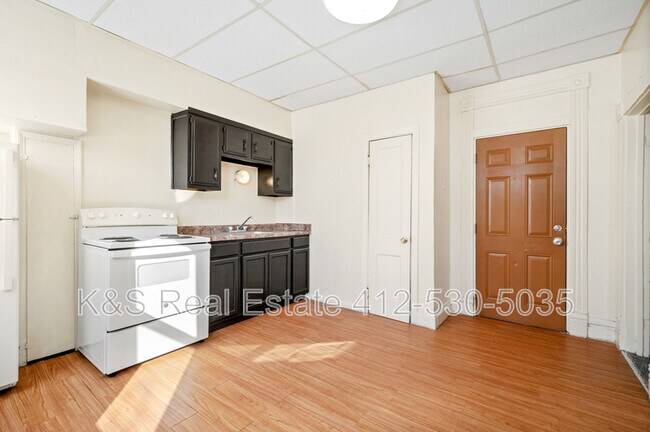 Building Photo - 445-445 Library St