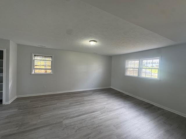 Building Photo - Newly Renovated - Pet Friendly-3-Bedroom 3 Bath Duplex in Front Royal with Modern Upgrades.