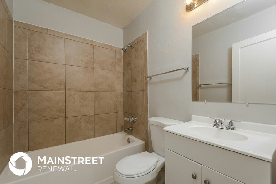 Building Photo - 4325 S 15th Ave