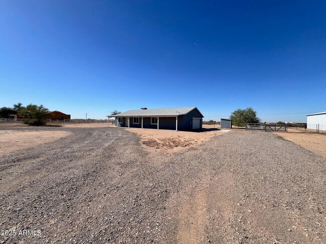 Building Photo - 4552 N Loring Rd