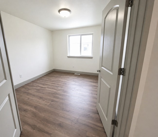 Building Photo - BEAUTIFUL 4 BED 3 BATH HOME IN REXBURG WITH CONNECTED OFFICE & SEPARATE ENTRANCE