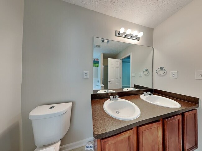 Building Photo - 1939 Redwood Trace