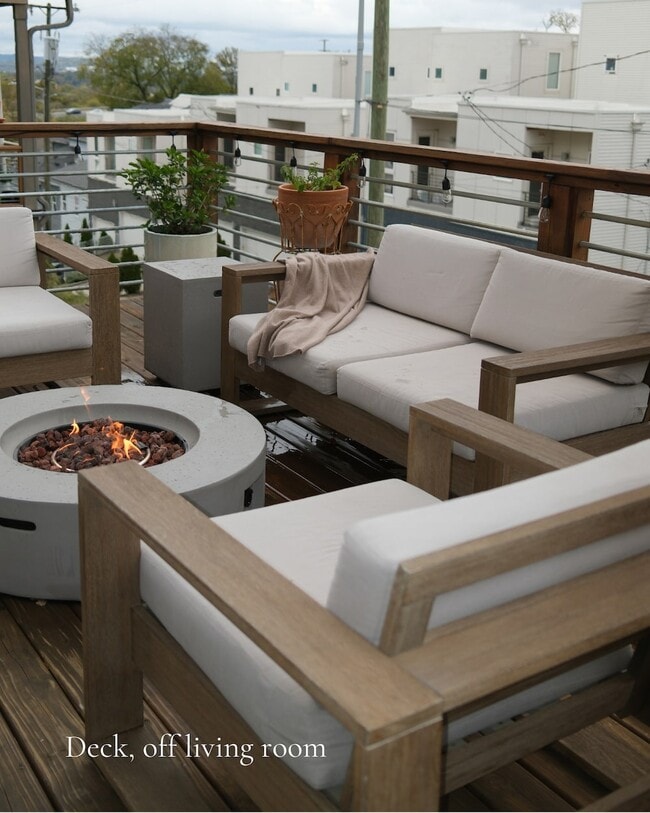 Building Photo - 424 36th Ave N