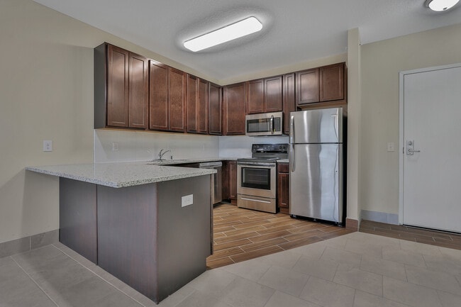 Building Photo - 1040 Como Ave SE