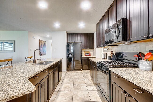 Building Photo - 6718 Madison Heights Ct