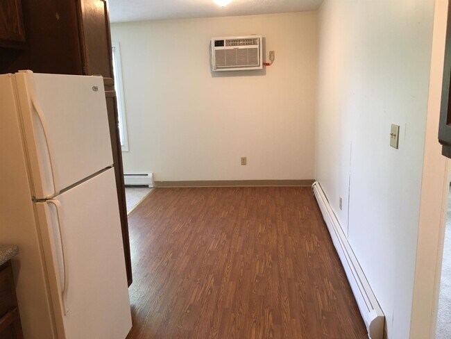 Building Photo - 3981 Brown Ave